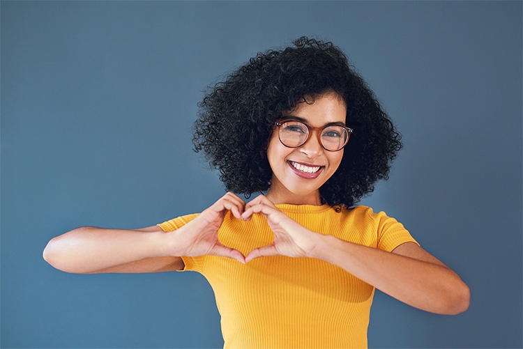 woman with lenses and a heart-shaped face shape