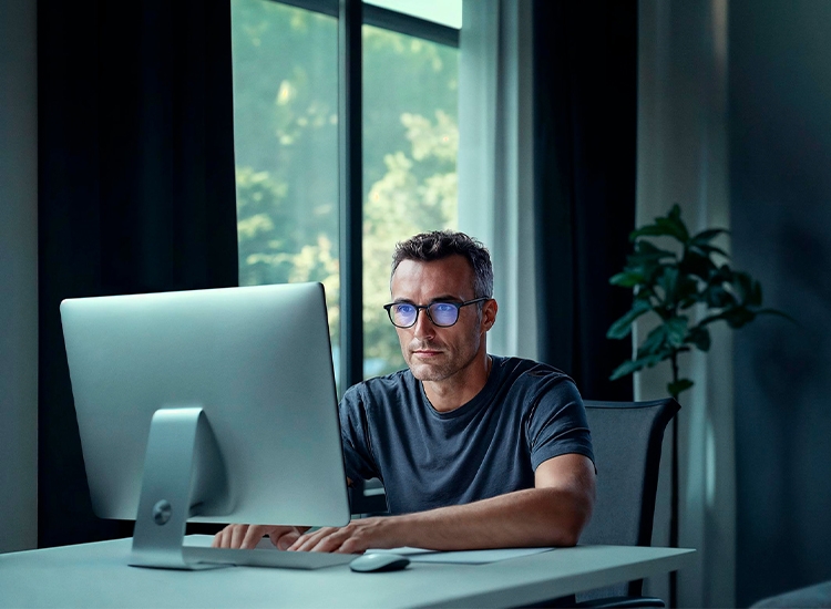 Man met laptop